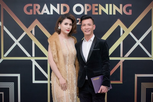 Thủy Tiên, Hoàng Thùy Linh hở bạo giữa cái lạnh 13 độ C - 13