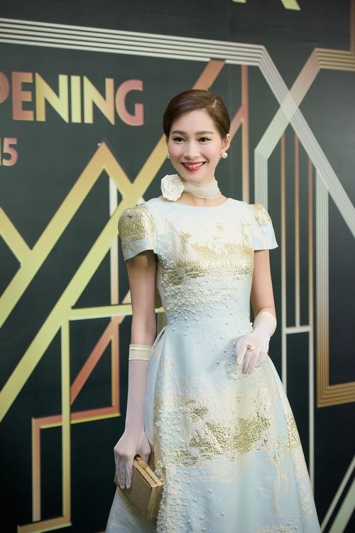 Thủy Tiên, Hoàng Thùy Linh hở bạo giữa cái lạnh 13 độ C - 8