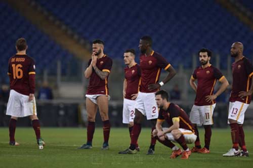 Serie A trước V17: Đen tối thành Rome, hội hè Milano - 1
