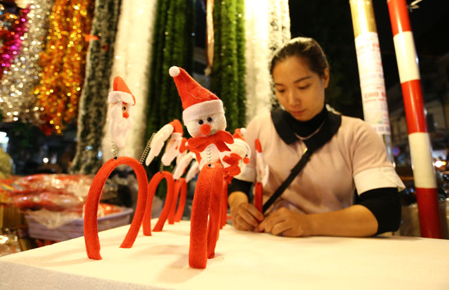 Cây thông mini đắt khách mùa Noel - 11