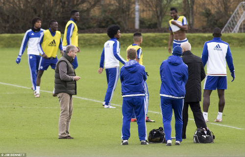 CHÍNH THỨC: Chelsea bổ nhiệm Hiddink thay Mourinho - 2