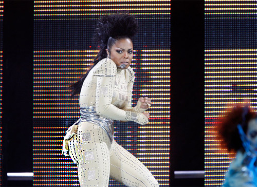 Sao gặp tình huống nhạy cảm vì lộ quần độn mông - 11