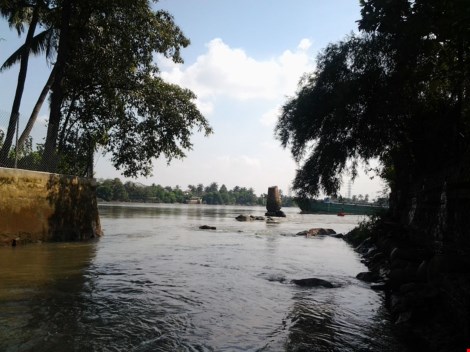 Kỳ lạ trụ đá trên sông Đồng Nai được dân gọi là "ông Một" - 1