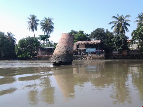 Kỳ lạ trụ đá trên sông Đồng Nai được dân gọi là "ông Một" - 2