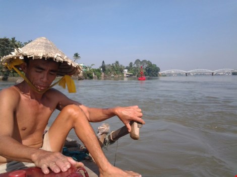 Kỳ lạ trụ đá trên sông Đồng Nai được dân gọi là "ông Một" - 4