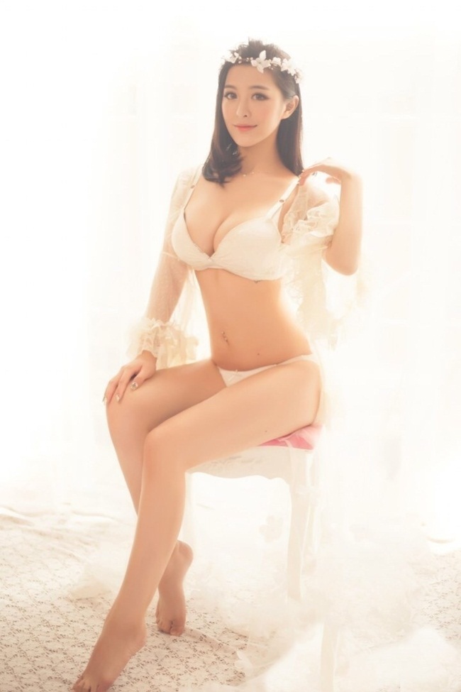 Cung Diệp Hiên, tên thường gọi là Hiên Hiên, nickname trên mạng xã hội là Paris, là một hot girl, show girl rất nổi tiếng ở Trung Quốc.