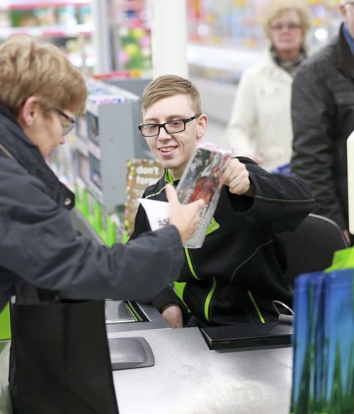 Chàng trai 5 năm kiên trì xin việc dù bị từ chối 950 lần - 2