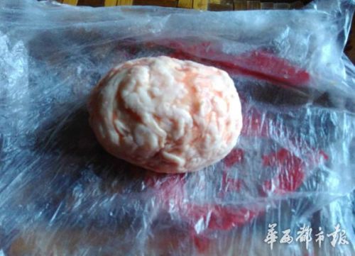 Phát hiện &#34;quái trứng&#34; cực hiếm trong ruột lợn - 2