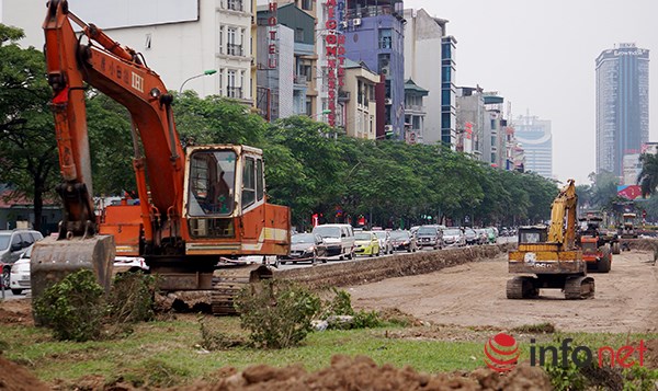 Chính thức "khai tử" thảm cỏ đẹp nhất Thủ đô - 10