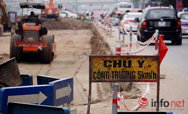 Chính thức "khai tử" thảm cỏ đẹp nhất Thủ đô - 8