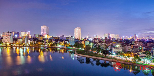 Góc hồ Ba Mẫu với con đường ven hồ được cải tạo khang trang, sạch đẹp.
