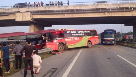 Tai nạn kinh hoàng trên cao tốc Nội Bài - Lào Cai - 1