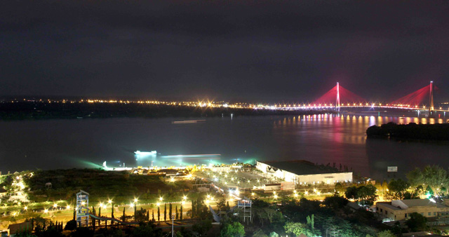 Ngắm dàn đèn nghệ thuật gần 30 tỷ đồng trên cầu Cần Thơ - 5