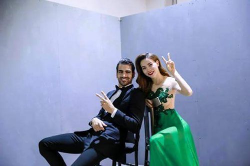 Facebook sao 22/12: Vân Trang khoe nhẫn kim cương 'khủng' - 3