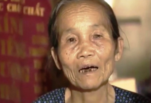 Cụ bà tối tối thắp đèn dầu vì không trả nổi tiền điện - 3