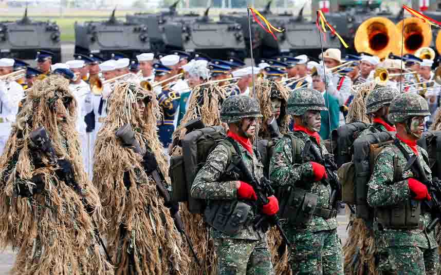 Philippines rầm rộ phô diễn sức mạnh tàu chiến, máy bay - 2