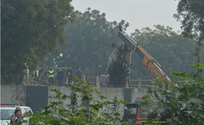 Máy bay rơi xuống thủ đô Ấn Độ, 10 người tử nạn - 1