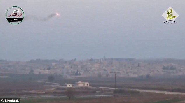 Syria: Tay súng thoát tên lửa chống tăng trong tích tắc - 1