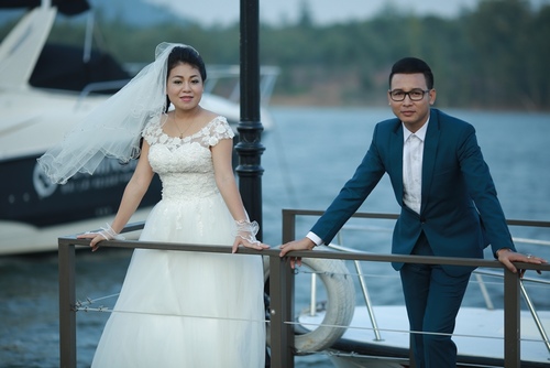 Anh Thơ mặc váy cưới ở độ tuổi 40 - 5