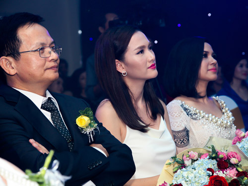 Việt Trinh, Anh Thư dự khai trương Dencos Luxury tại Cần Thơ - 4