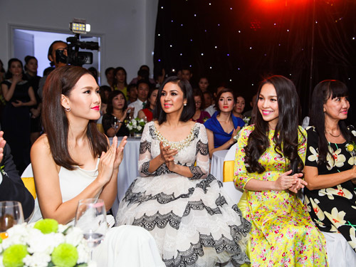 Việt Trinh, Anh Thư dự khai trương Dencos Luxury tại Cần Thơ - 7