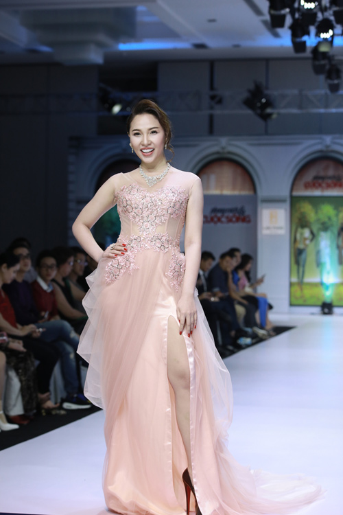 Trương Thị May liên tục làm mẫu kết màn - 8