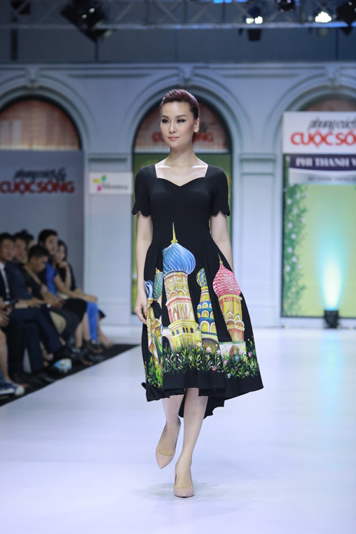 Trương Thị May liên tục làm mẫu kết màn - 11