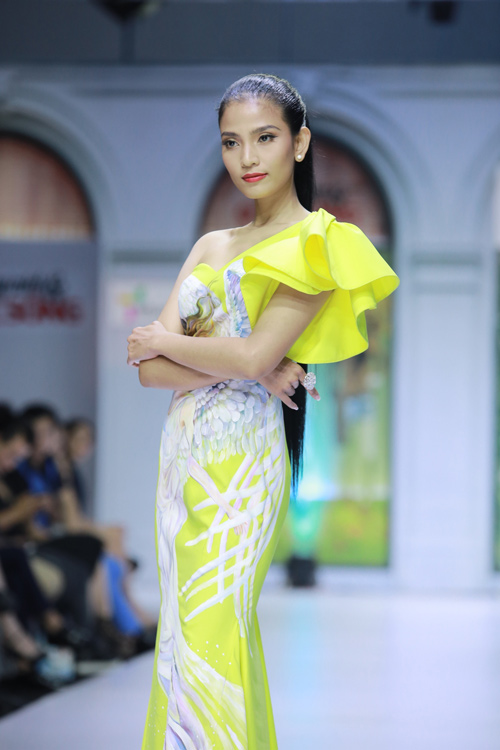 Trương Thị May liên tục làm mẫu kết màn - 3