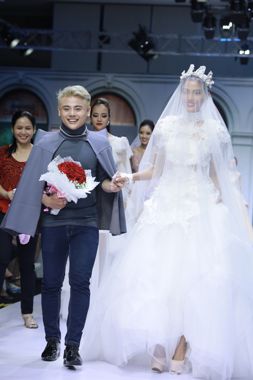 Trương Thị May liên tục làm mẫu kết màn - 4