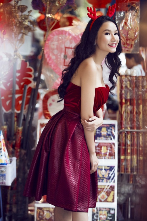 Mỹ nhân 'Cầu vồng tình yêu' gợi cảm mùa Noel - 1