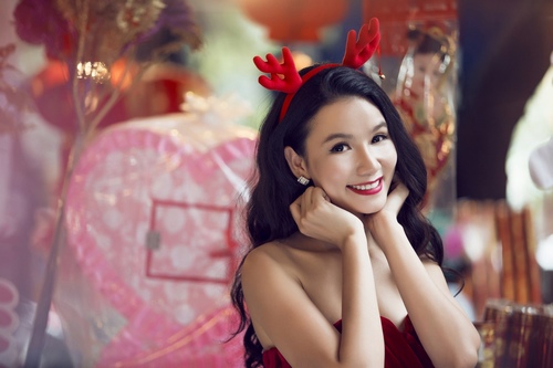 Mỹ nhân 'Cầu vồng tình yêu' gợi cảm mùa Noel - 3