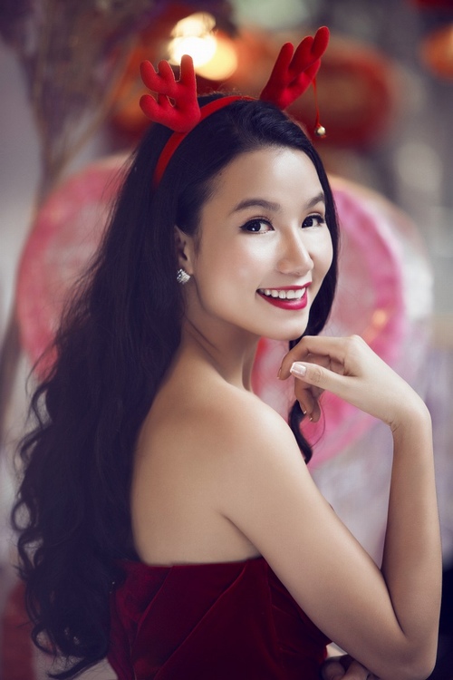 Mỹ nhân 'Cầu vồng tình yêu' gợi cảm mùa Noel - 4