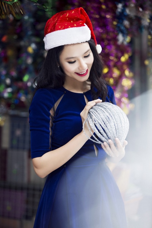 Mỹ nhân 'Cầu vồng tình yêu' gợi cảm mùa Noel - 5