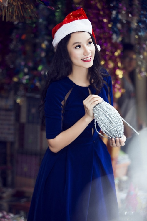 Mỹ nhân 'Cầu vồng tình yêu' gợi cảm mùa Noel - 6