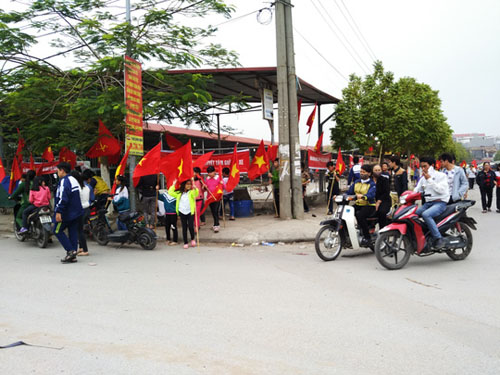 Phản đối xây chợ ở Hà Nội: Học sinh bị vạ lây - 1