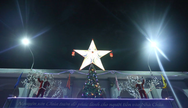 Đêm Giáng sinh đặc biệt ở “kinh đô Công giáo” Việt Nam - 1