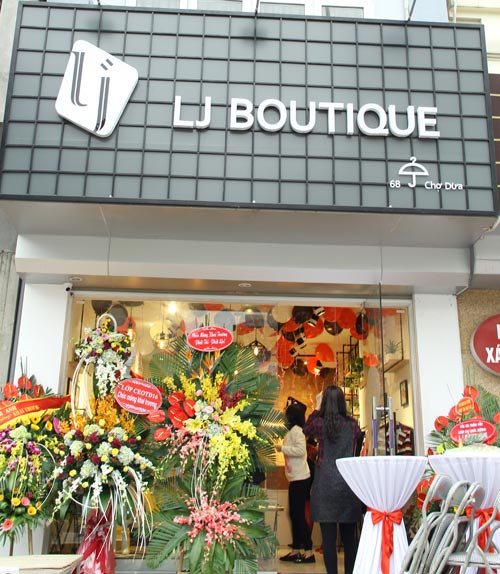 LJ Boutique t ng b ng khai tr ng nh n d p Gi ng sinh