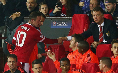 MU: Rooney "tặng quà" sớm, Van Gaal nên “tự trọng” - 1