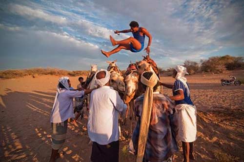 Bất ngờ thể thao Yemen với nhảy lạc đà, xách nước - 1