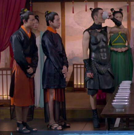 Bộ phim 'quái đản' hút hơn 100 triệu người xem - 3