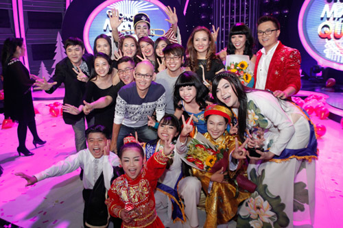 Hoài Linh phờ phạc chạy show quá 12h đêm - 11