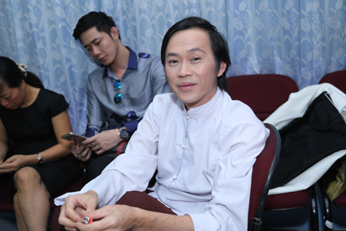 Hoài Linh phờ phạc chạy show quá 12h đêm - 3