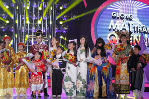 Hoài Linh phờ phạc chạy show quá 12h đêm - 8