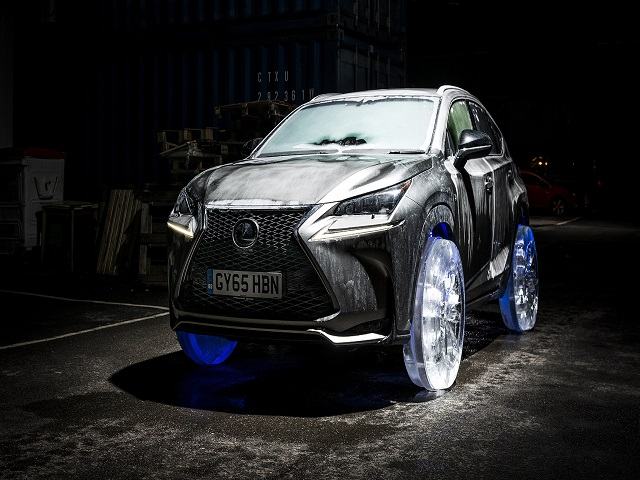 Độc đáo bánh xe bằng băng của Lexus NX - 1