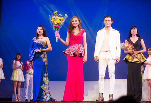 Diễm Hương 'bóc' chuyện hậu trường làng mẫu bằng kịch - 12