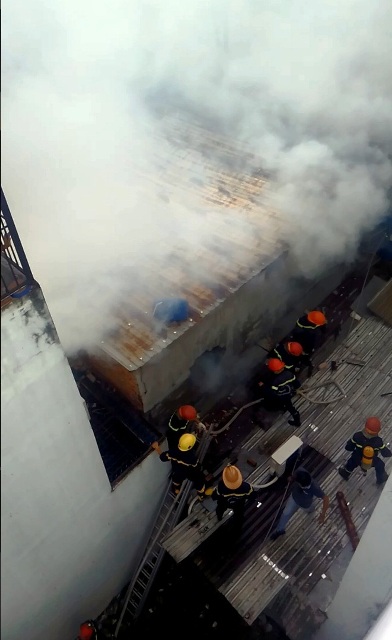 TP.HCM: Cháy lớn, thiêu rụi cơ sở cơ khí cùng một cửa hàng - 3