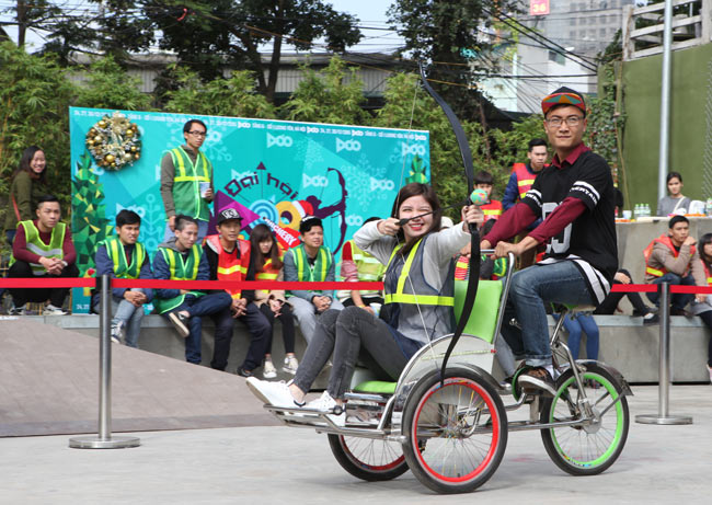 Ngắm nữ sinh Hà thành 'cưỡi' mô tô bắn cung - 3