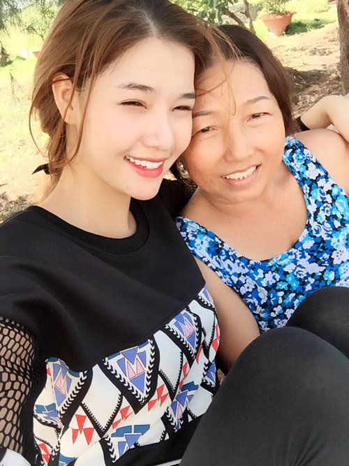 Facebook sao 28/12: Hà Hồ hẹn hò với bạn trai đại gia - 3