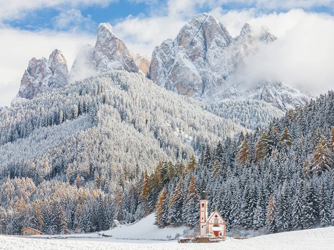 Công viên tự nhiên Puez-Geisler ở phía Đông Bắc Italy đúng là chốn thần tiên trên mặt đất.&nbsp;
