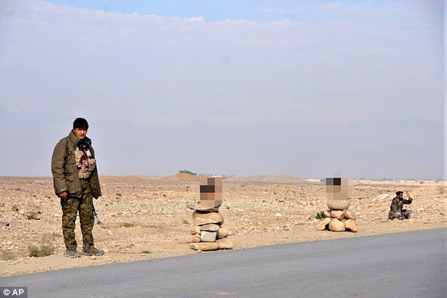 4 lính IS bị chặt đầu để đòi "nợ đầu" - 1